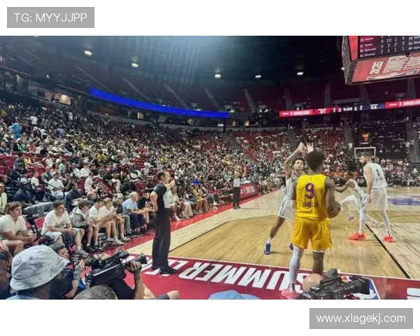 詹姆斯未来或将坐替补席